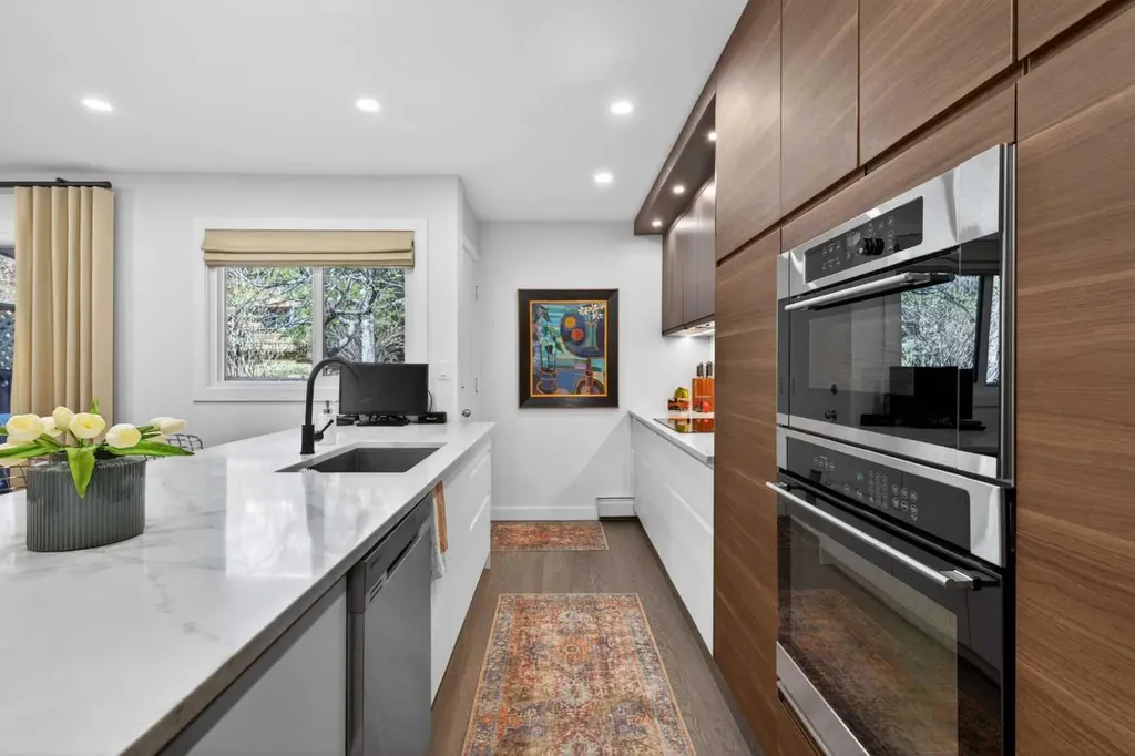 3130 66 Avenue SW Calgary AB T3E 5K8