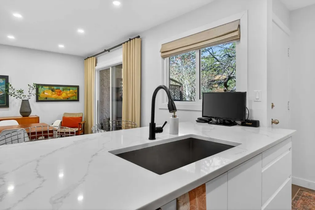 3130 66 Avenue SW Calgary AB T3E 5K8