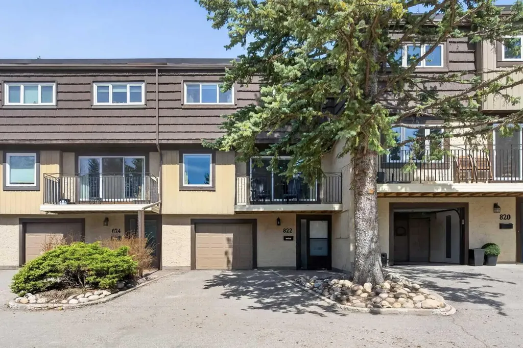 3130 66 Avenue SW Calgary AB T3E 5K8