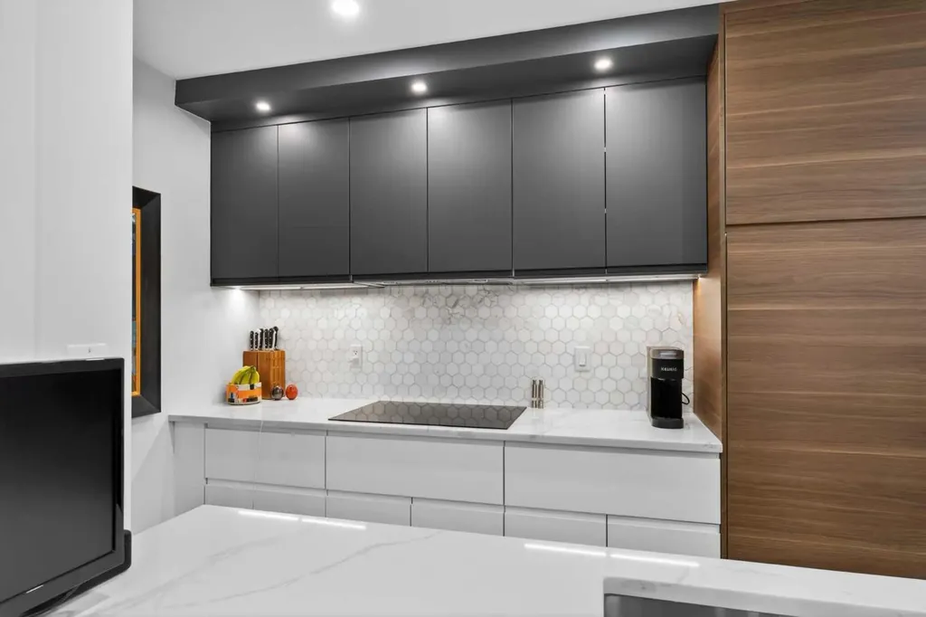 3130 66 Avenue SW Calgary AB T3E 5K8