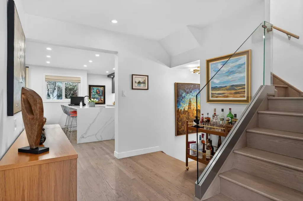 3130 66 Avenue SW Calgary AB T3E 5K8