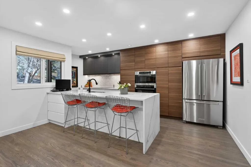3130 66 Avenue SW Calgary AB T3E 5K8