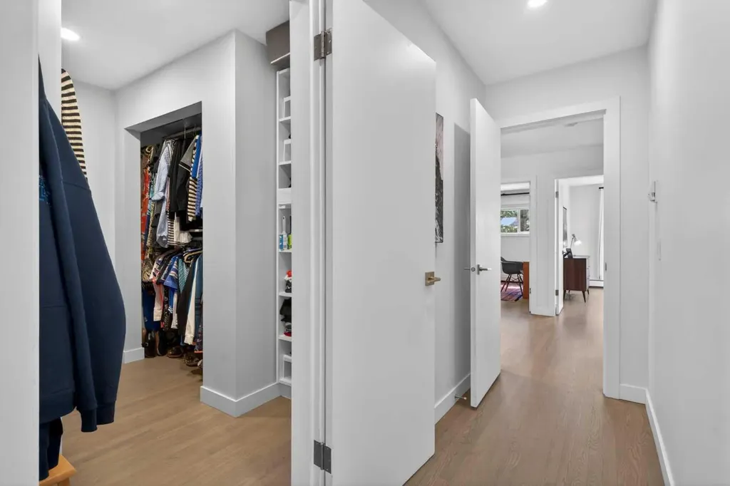 3130 66 Avenue SW Calgary AB T3E 5K8