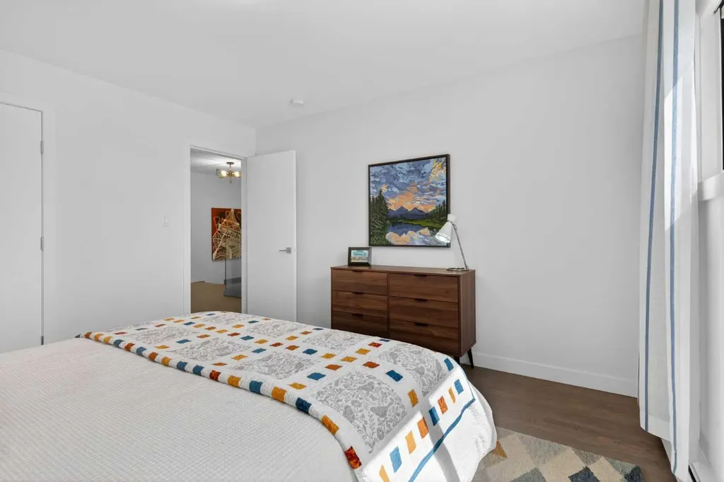 3130 66 Avenue SW Calgary AB T3E 5K8