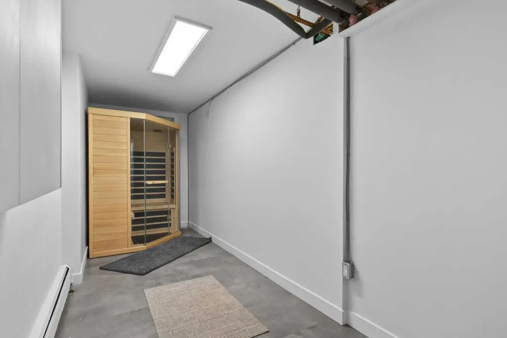 3130 66 Avenue SW Calgary AB T3E 5K8