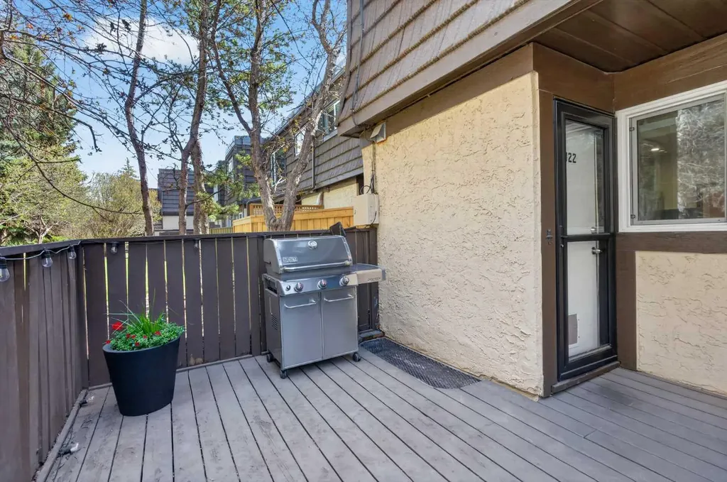 3130 66 Avenue SW Calgary AB T3E 5K8