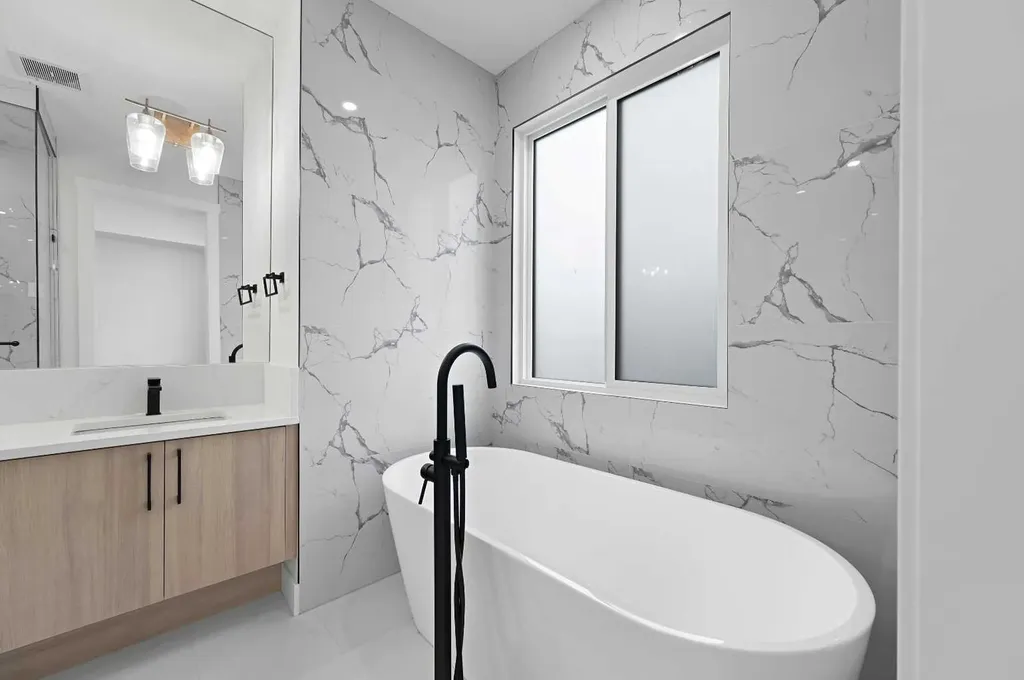 8112 Bowness Road NW Calgary AB T3B 0H6