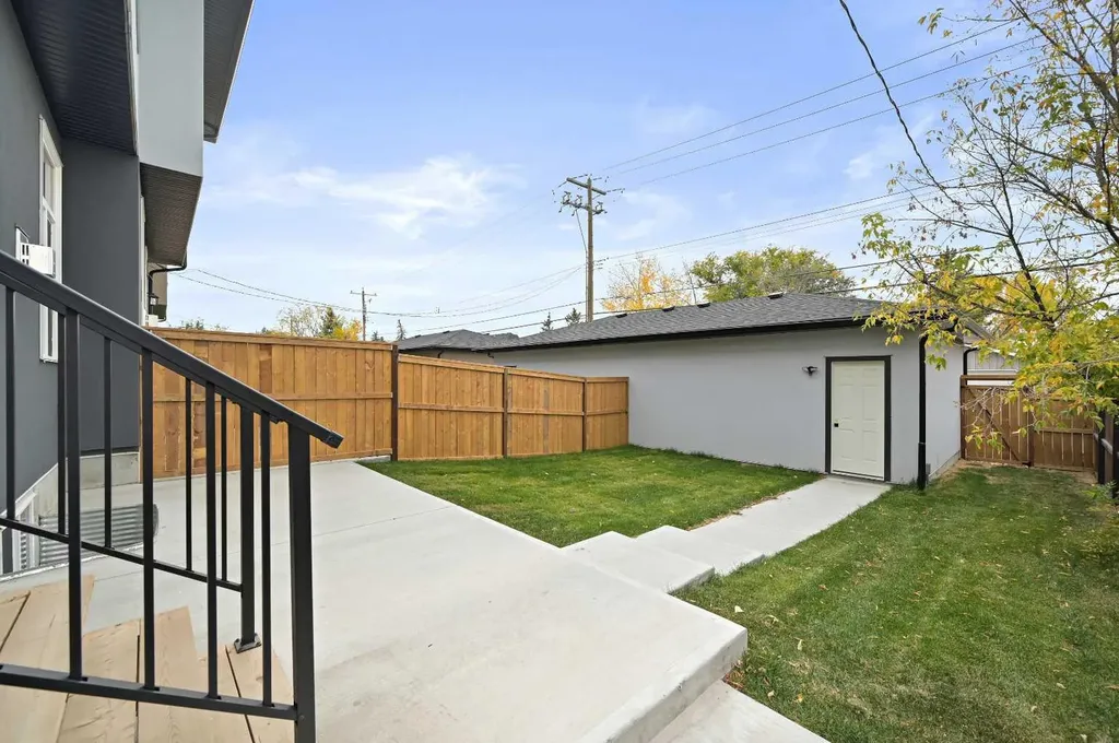 8112 Bowness Road NW Calgary AB T3B 0H6