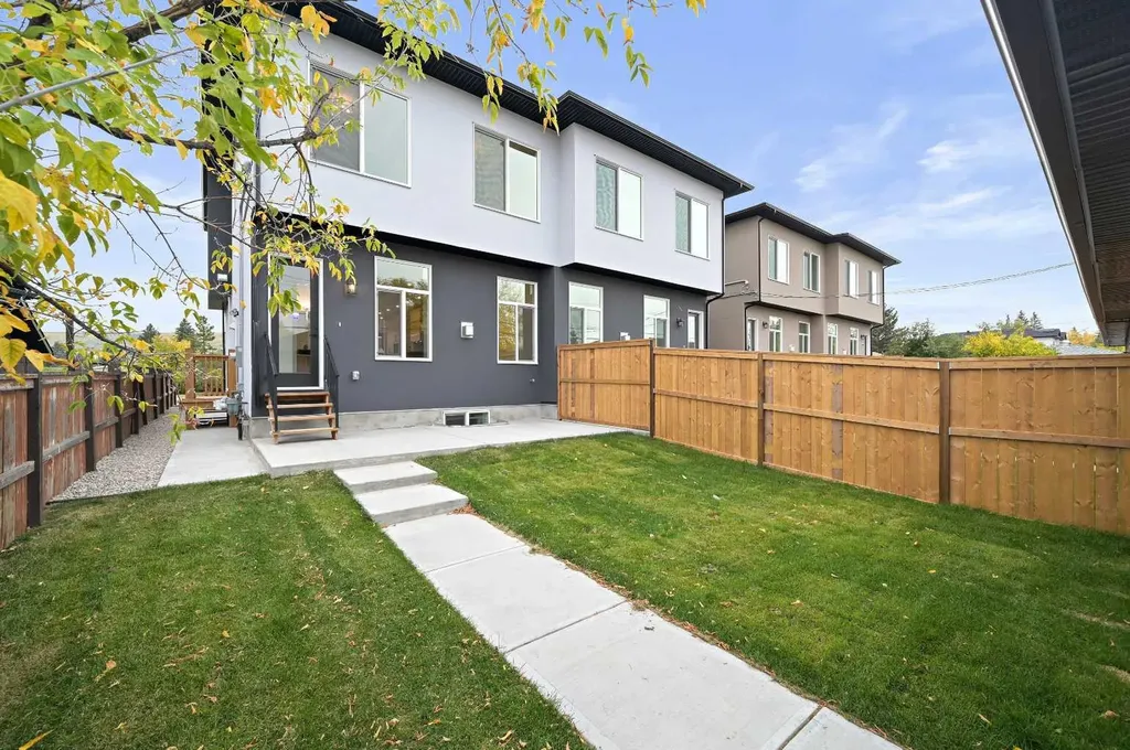 8112 Bowness Road NW Calgary AB T3B 0H6