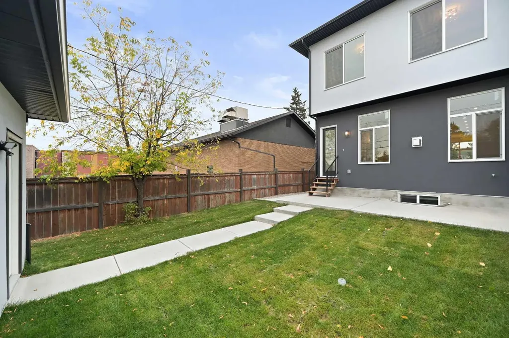 8112 Bowness Road NW Calgary AB T3B 0H6