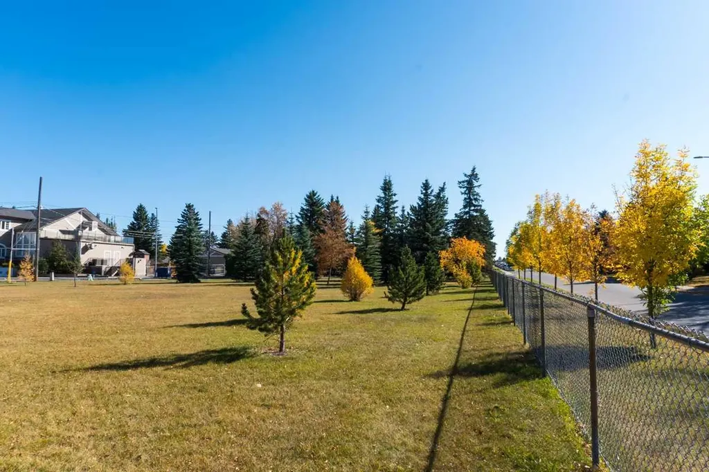 8112 Bowness Road NW Calgary AB T3B 0H6