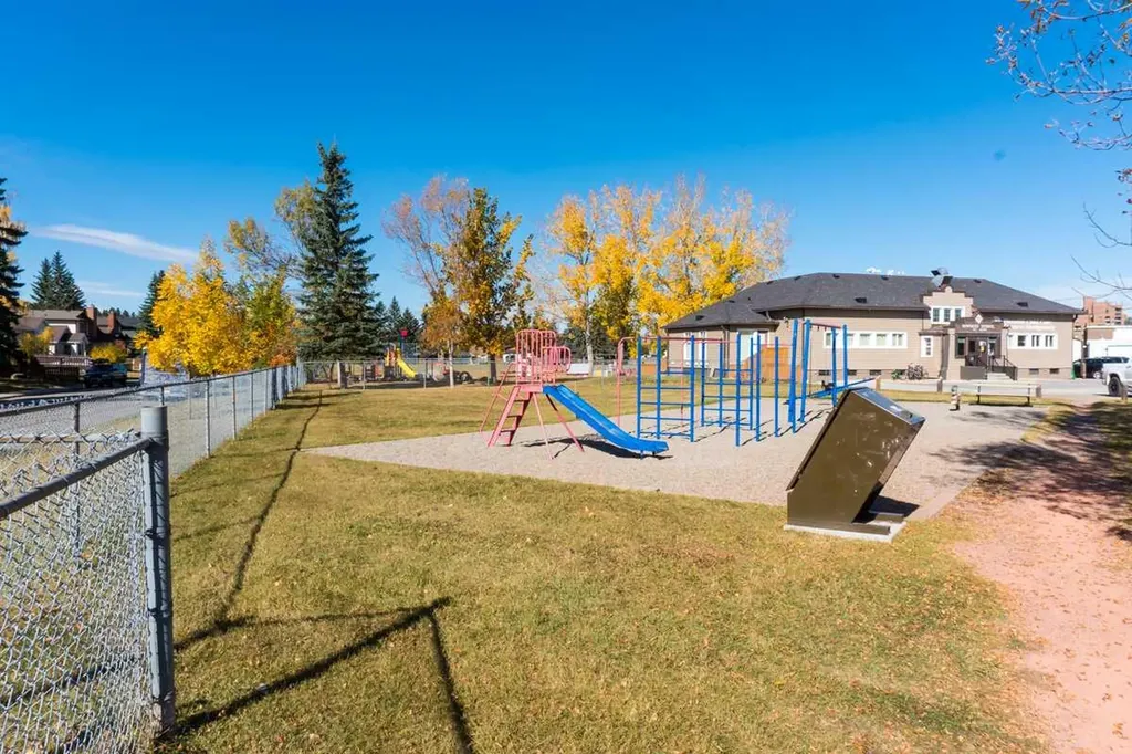 8112 Bowness Road NW Calgary AB T3B 0H6
