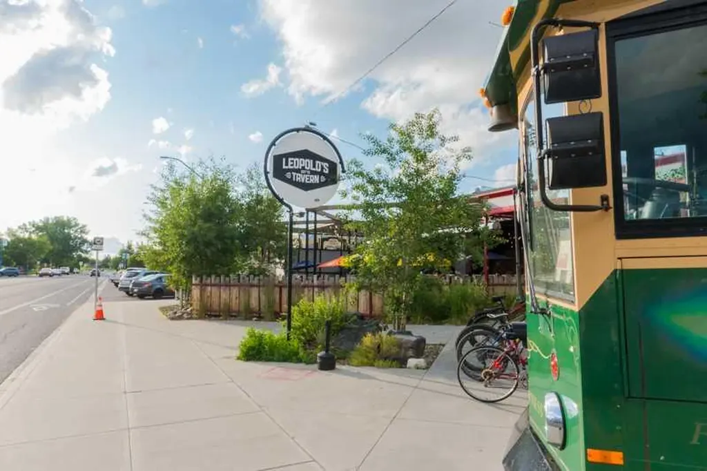 8112 Bowness Road NW Calgary AB T3B 0H6