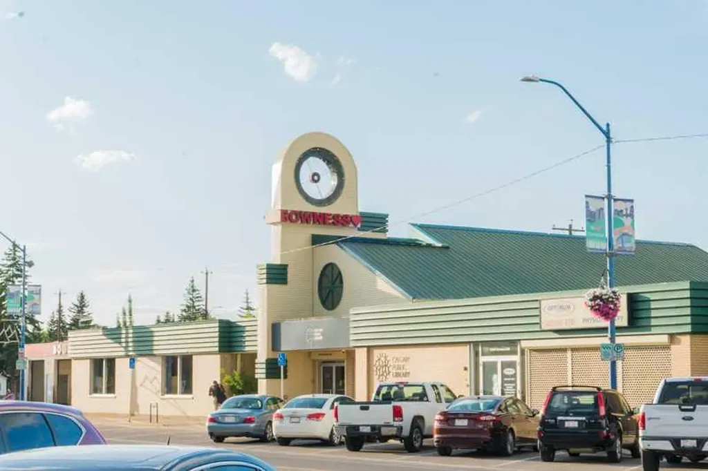 8112 Bowness Road NW Calgary AB T3B 0H6