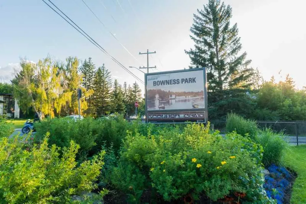 8112 Bowness Road NW Calgary AB T3B 0H6
