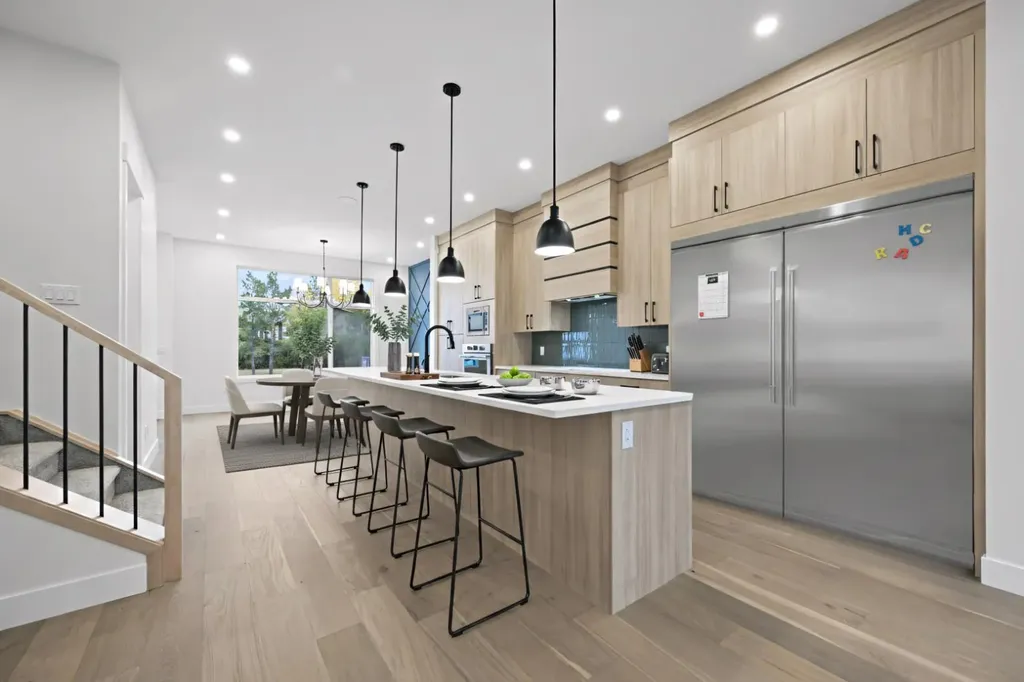 8112 Bowness Road NW Calgary AB T3B 0H6