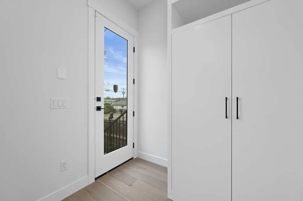 8112 Bowness Road NW Calgary AB T3B 0H6