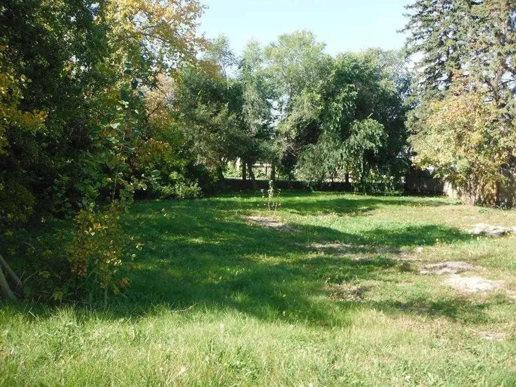 47 Ave Avenue Innisfail AB T4G 1N6