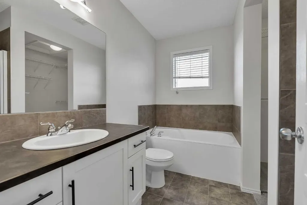 368 New Brighton Place SE Calgary AB T2Z 4W6