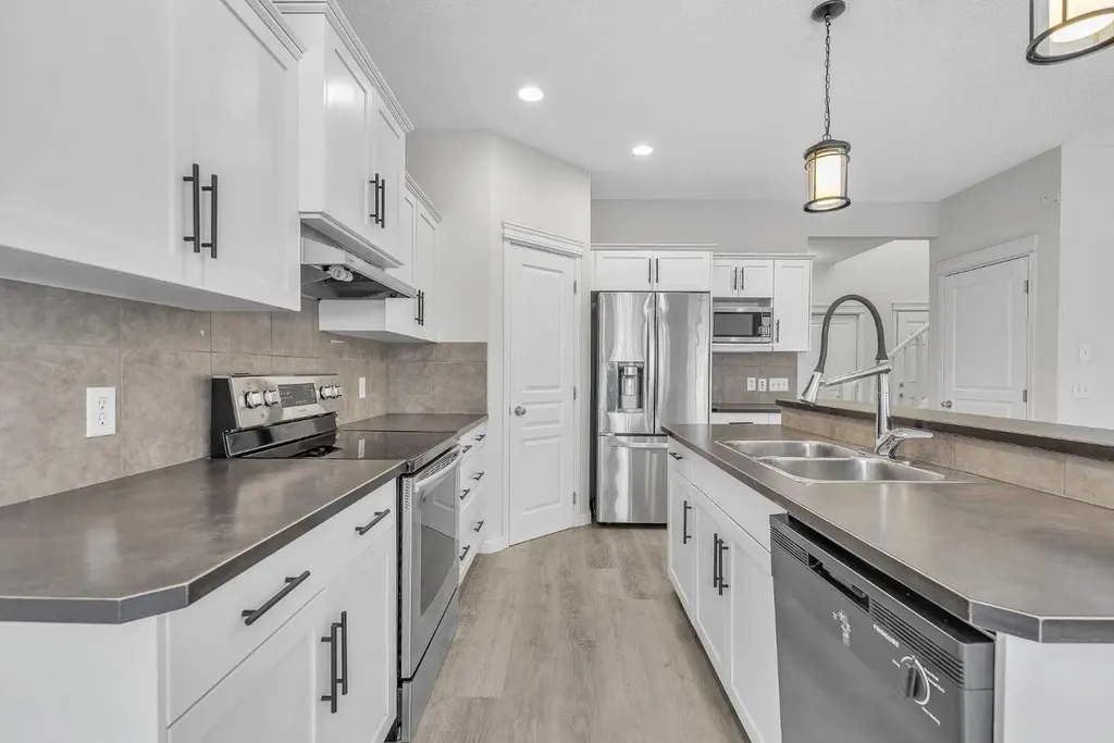 368 New Brighton Place SE Calgary AB T2Z 4W6