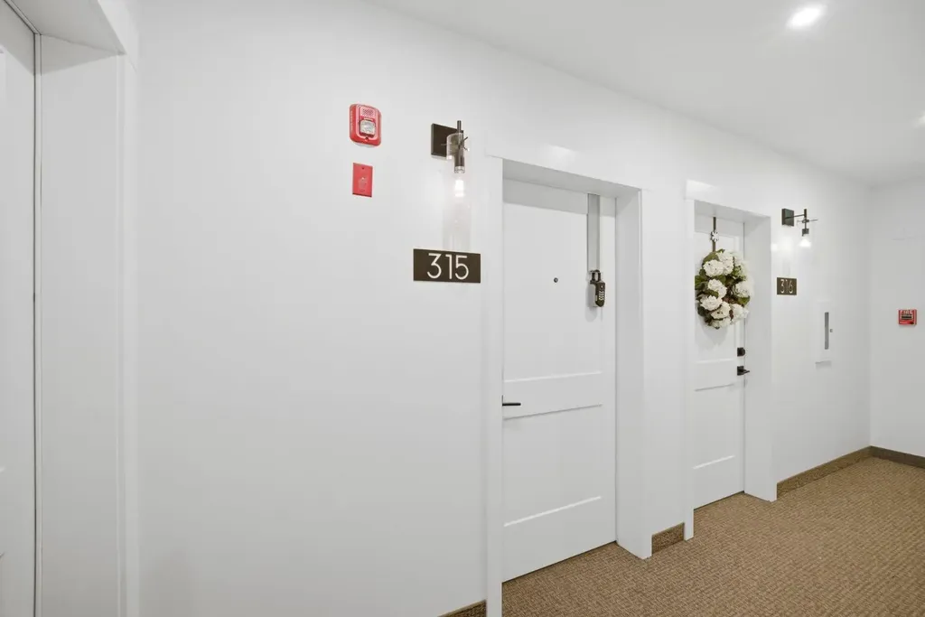 10 Sage Hill Walk NW Calgary AB T3R 1X9