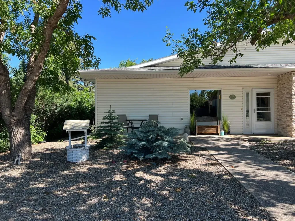 2134 21 Avenue Coaldale AB T1M1H9