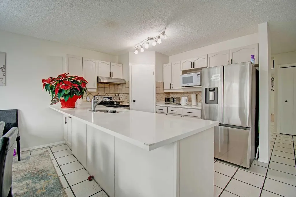 10316 Hidden Valley Drive NW Calgary AB T3A 4Z6