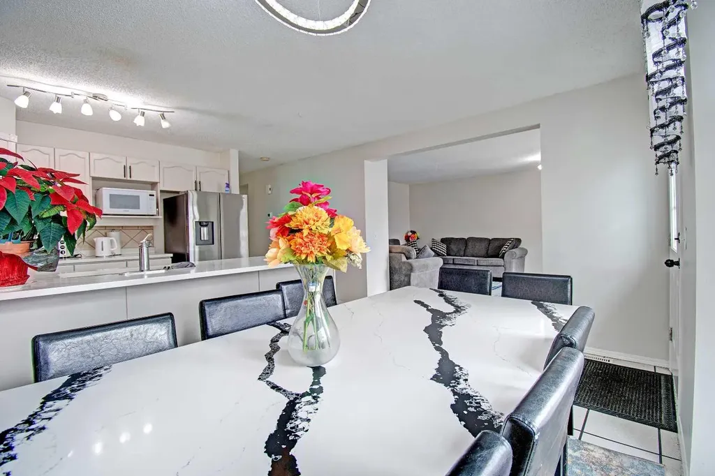 10316 Hidden Valley Drive NW Calgary AB T3A 4Z6