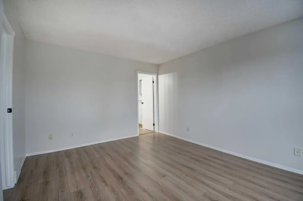 10316 Hidden Valley Drive NW Calgary AB T3A 4Z6