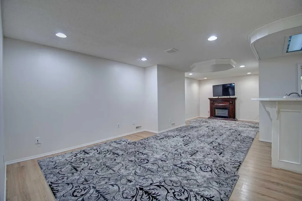 10316 Hidden Valley Drive NW Calgary AB T3A 4Z6