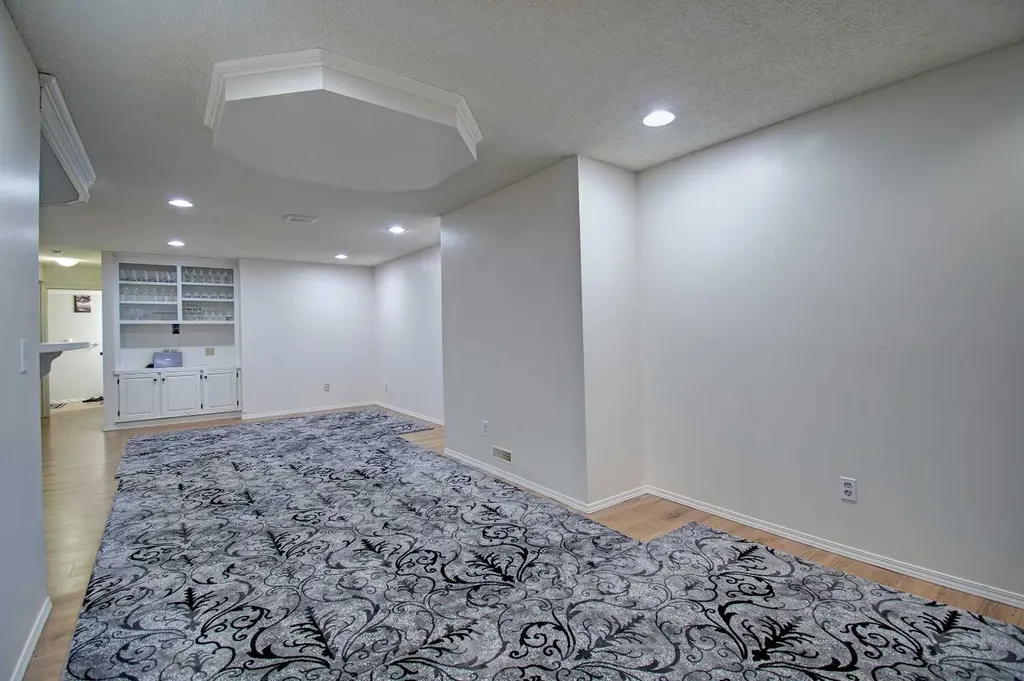 10316 Hidden Valley Drive NW Calgary AB T3A 4Z6