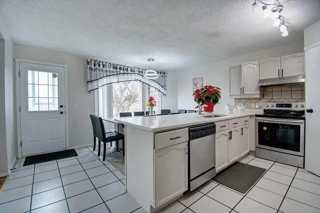 10316 Hidden Valley Drive NW Calgary AB T3A 4Z6