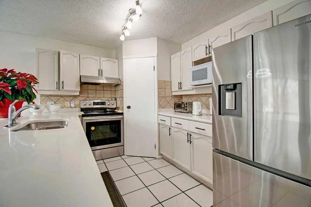10316 Hidden Valley Drive NW Calgary AB T3A 4Z6