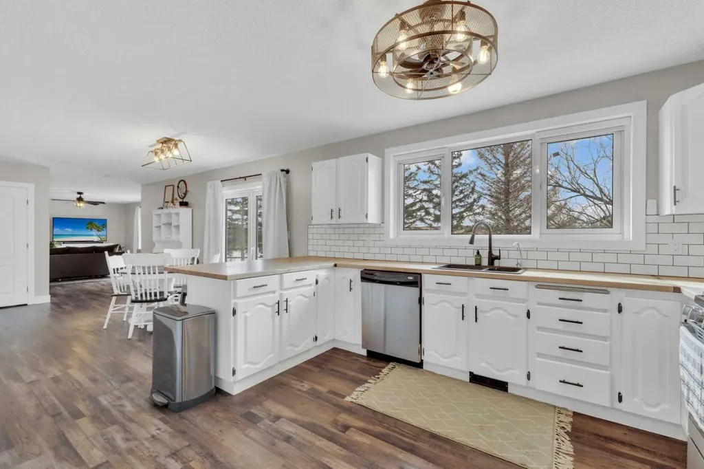 25236 Township Road 374 Rural Red Deer County AB T4E 1E7