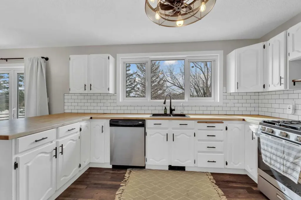 25236 Township Road 374 Rural Red Deer County AB T4E 1E7