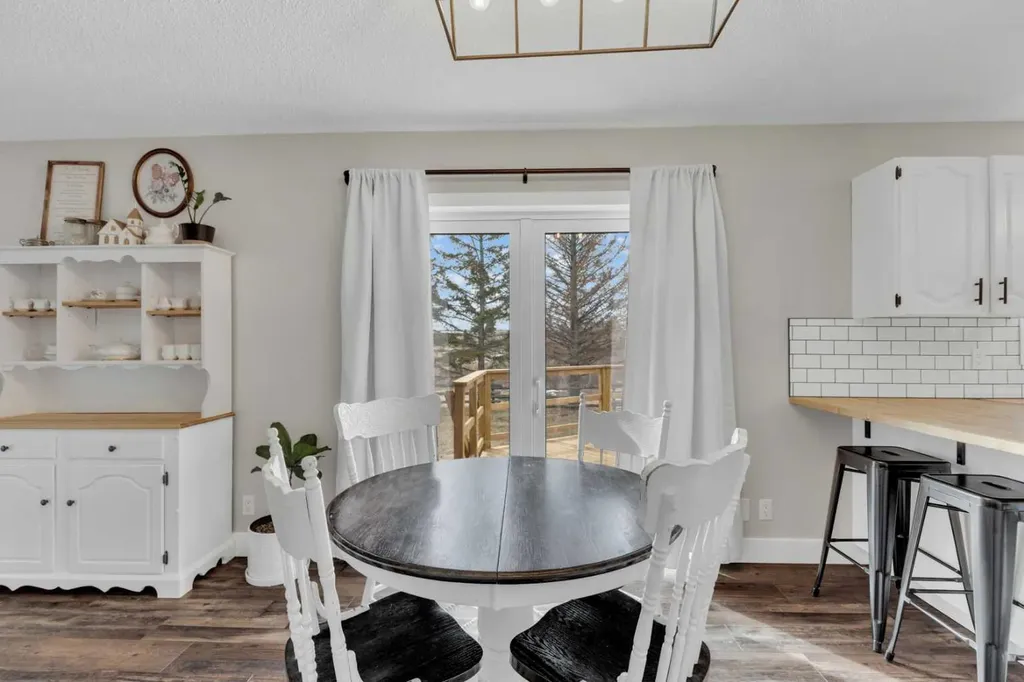 25236 Township Road 374 Rural Red Deer County AB T4E 1E7