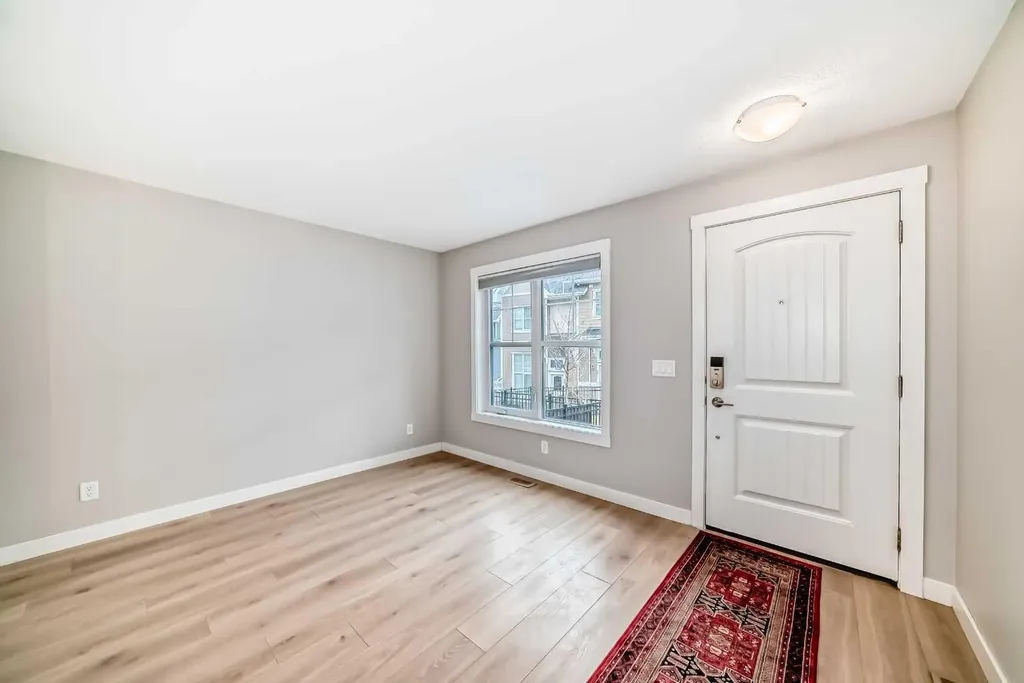647 Cranbrook Walk SE Calgary AB T3M 2V5
