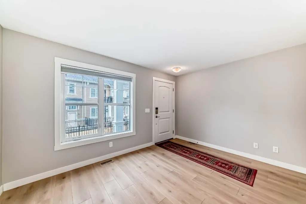647 Cranbrook Walk SE Calgary AB T3M 2V5