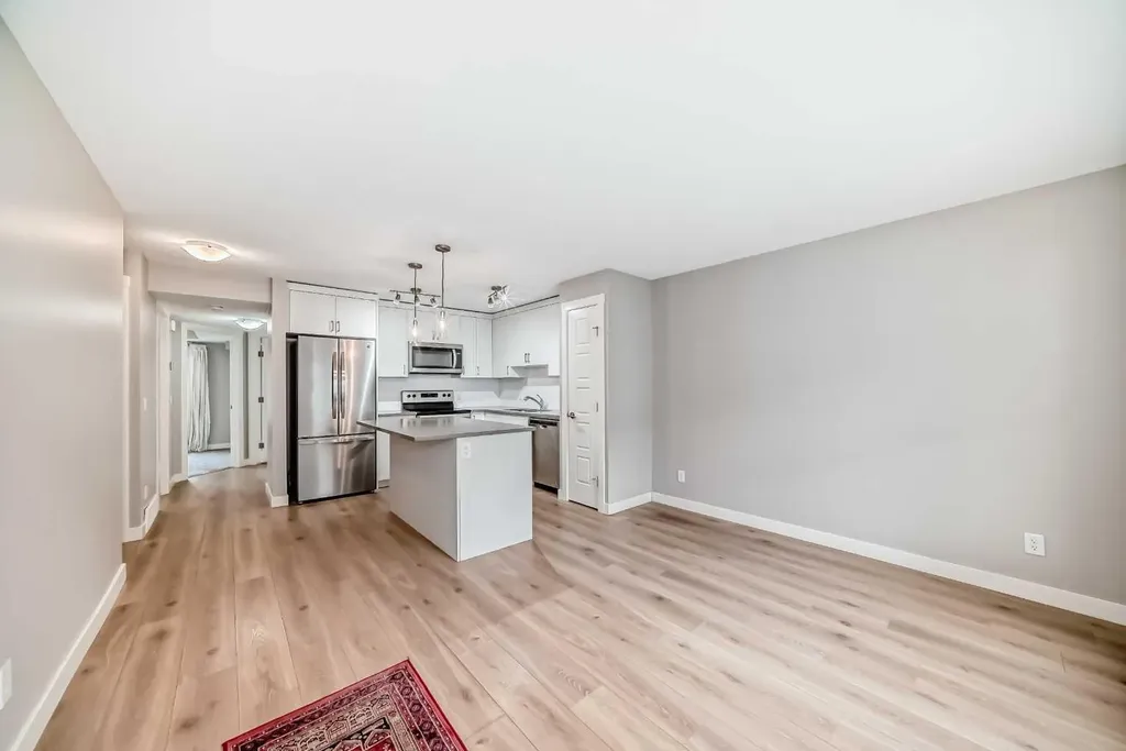 647 Cranbrook Walk SE Calgary AB T3M 2V5