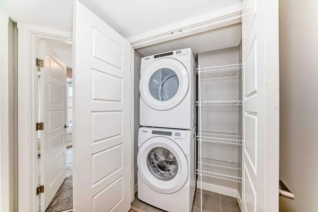 647 Cranbrook Walk SE Calgary AB T3M 2V5