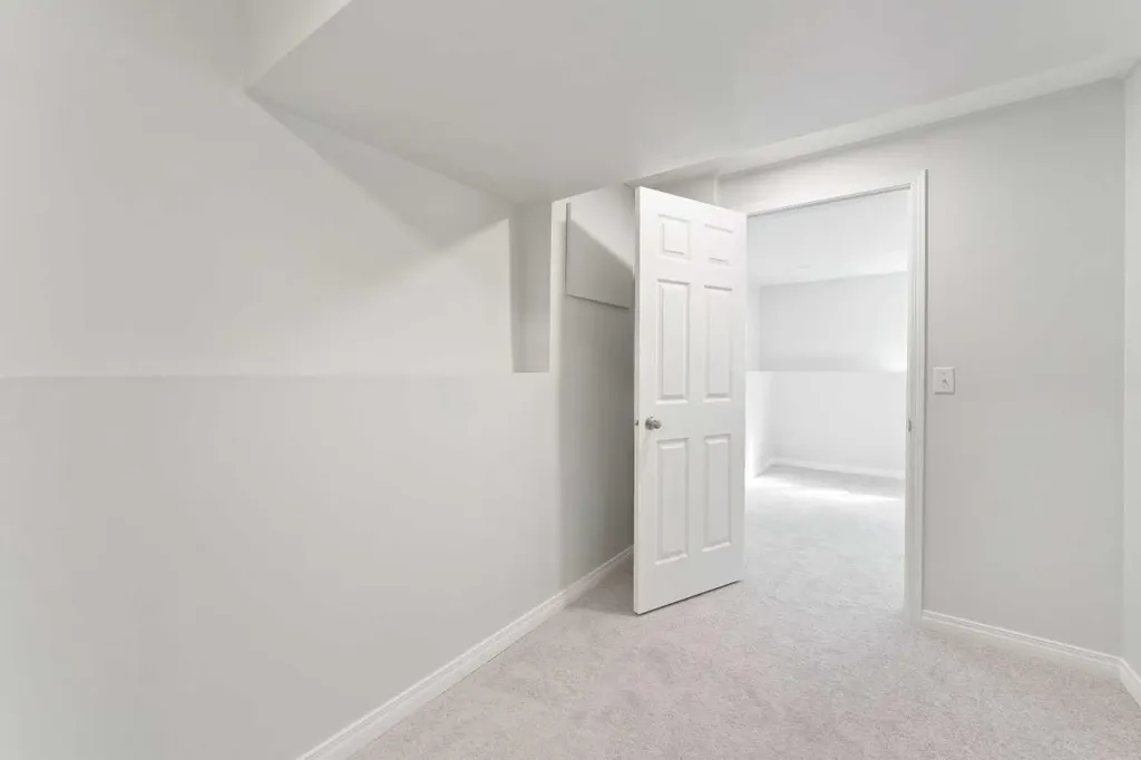 6808 Rundlehorn Drive NE Calgary AB T1Y 3V2