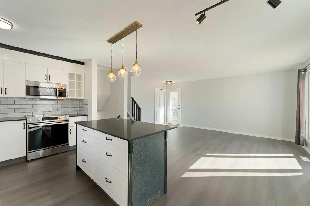 6808 Rundlehorn Drive NE Calgary AB T1Y 3V2