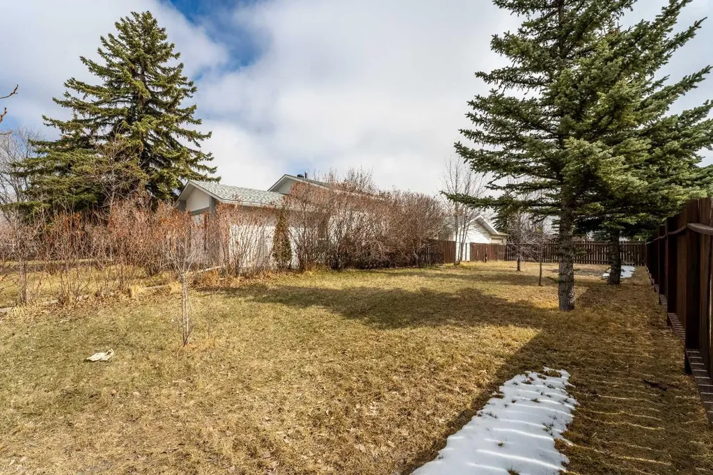 6808 Rundlehorn Drive NE Calgary AB T1Y 3V2
