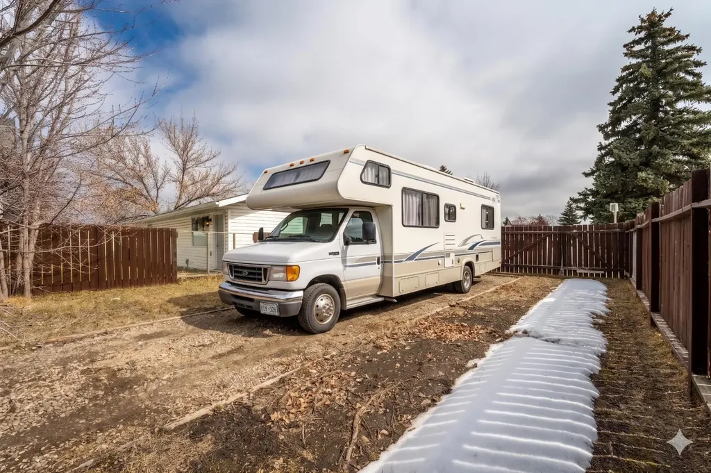 6808 Rundlehorn Drive NE Calgary AB T1Y 3V2