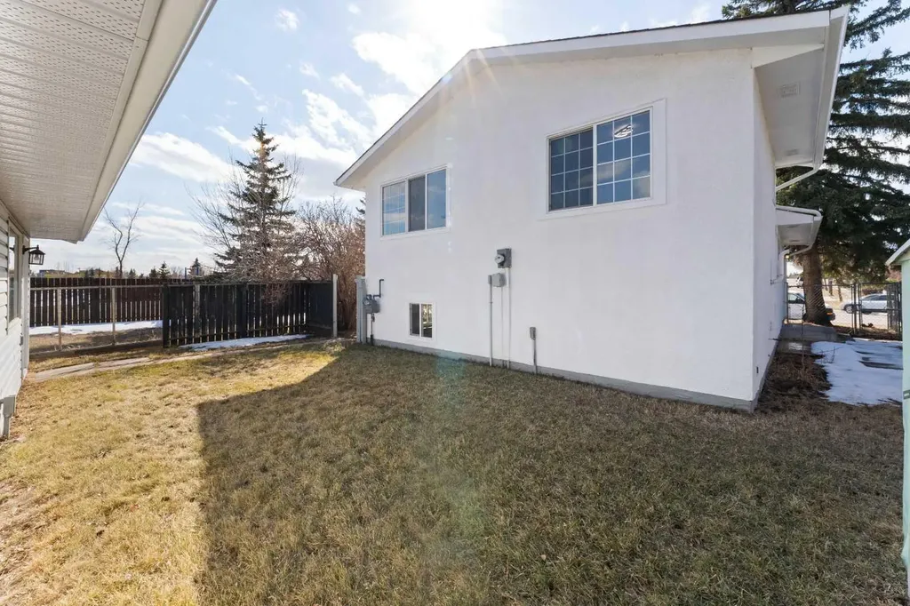 6808 Rundlehorn Drive NE Calgary AB T1Y 3V2