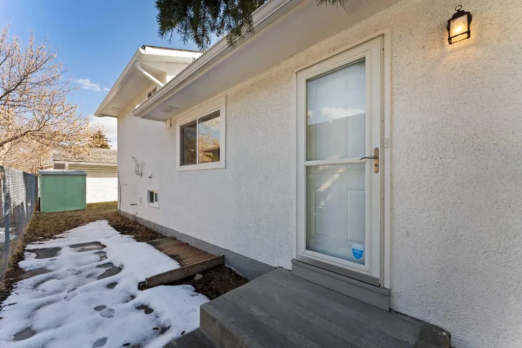 6808 Rundlehorn Drive NE Calgary AB T1Y 3V2