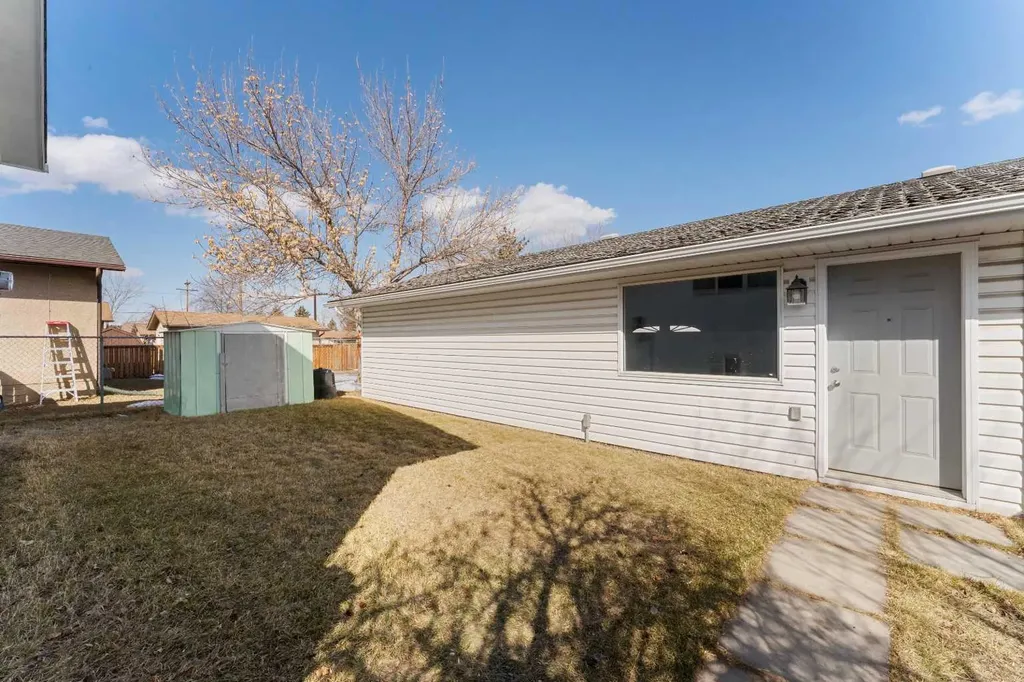 6808 Rundlehorn Drive NE Calgary AB T1Y 3V2