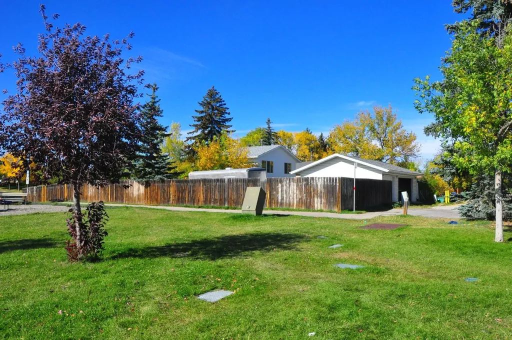 6808 Rundlehorn Drive NE Calgary AB T1Y 3V2