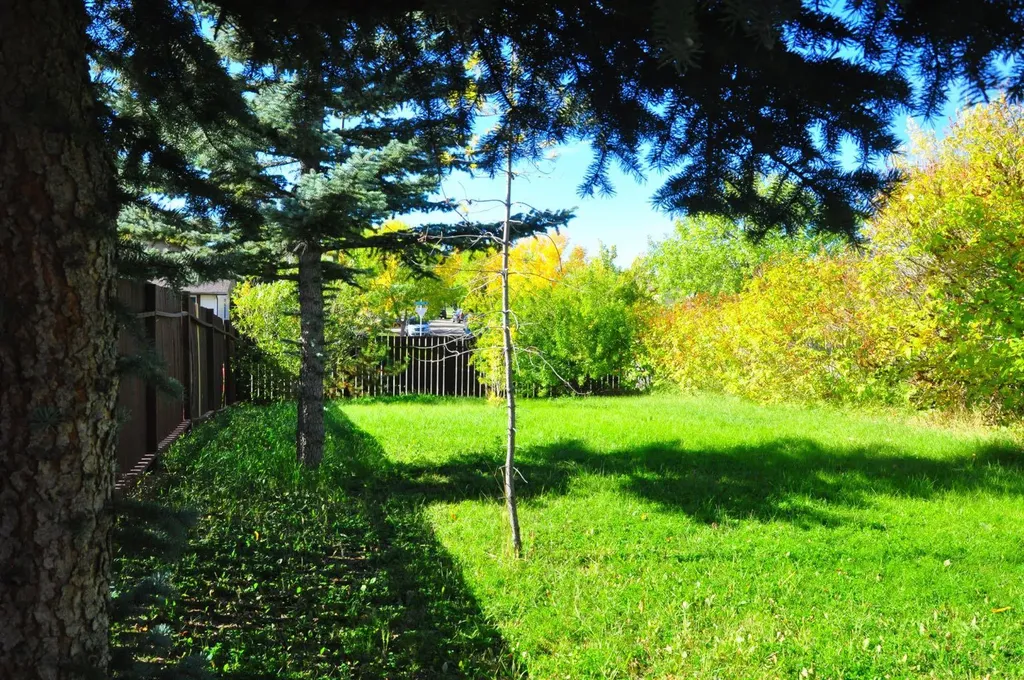 6808 Rundlehorn Drive NE Calgary AB T1Y 3V2