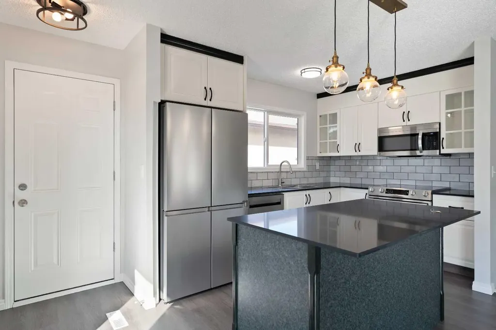 6808 Rundlehorn Drive NE Calgary AB T1Y 3V2